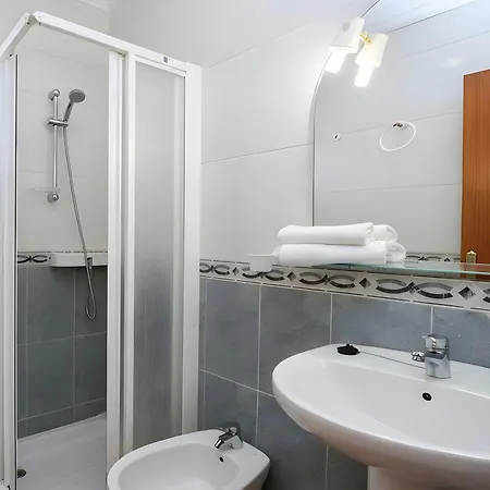 Con Piscina Privada Y Zona De Barbacoa Cerca Del Pueblo *